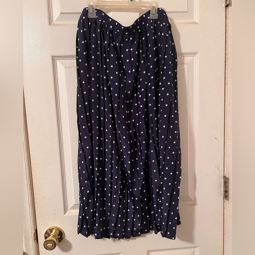 Alfred Dunner 22 navy blue with white polka dots skirt